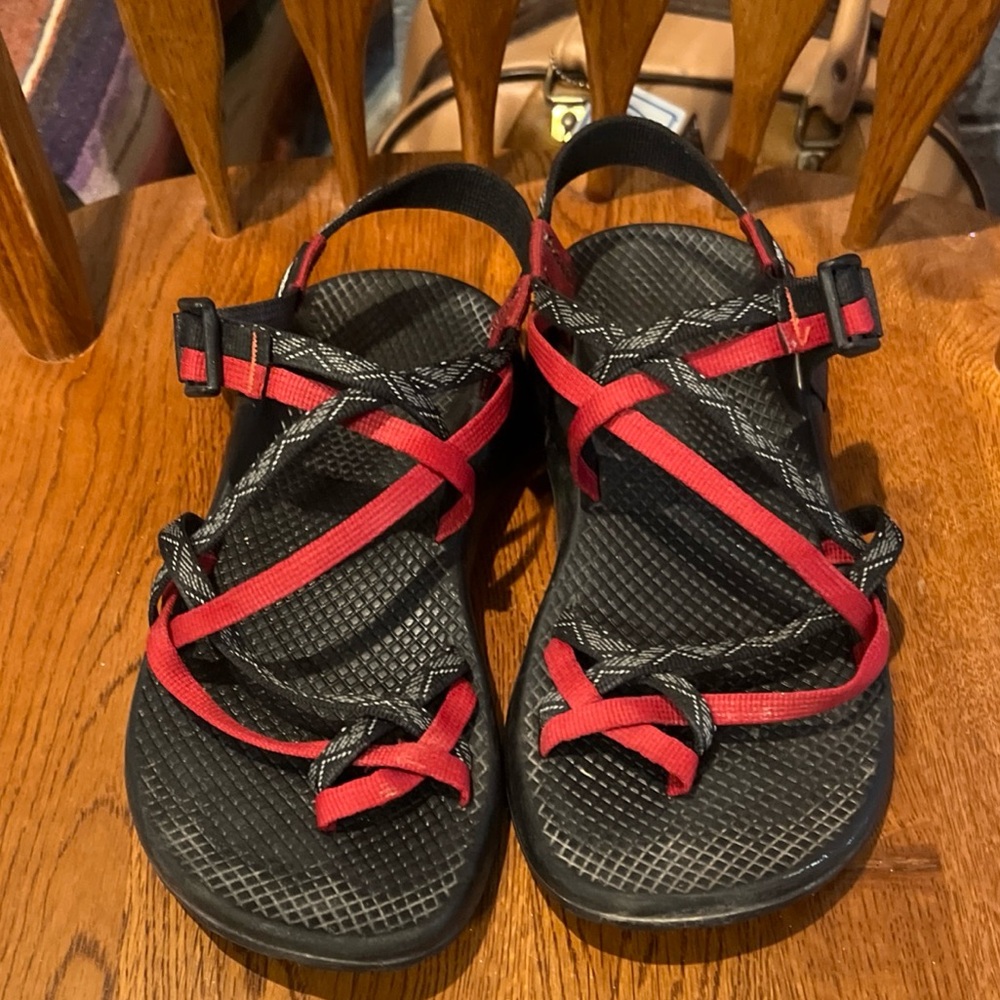 Chaco ZX2 Classic Sandals Womens 9 Red Black Sport Hiking Two Strap Vibram Shoes